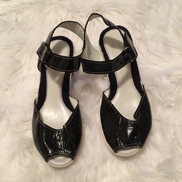 Easy Spirit Sandal 👡 - Picture 1 of 4